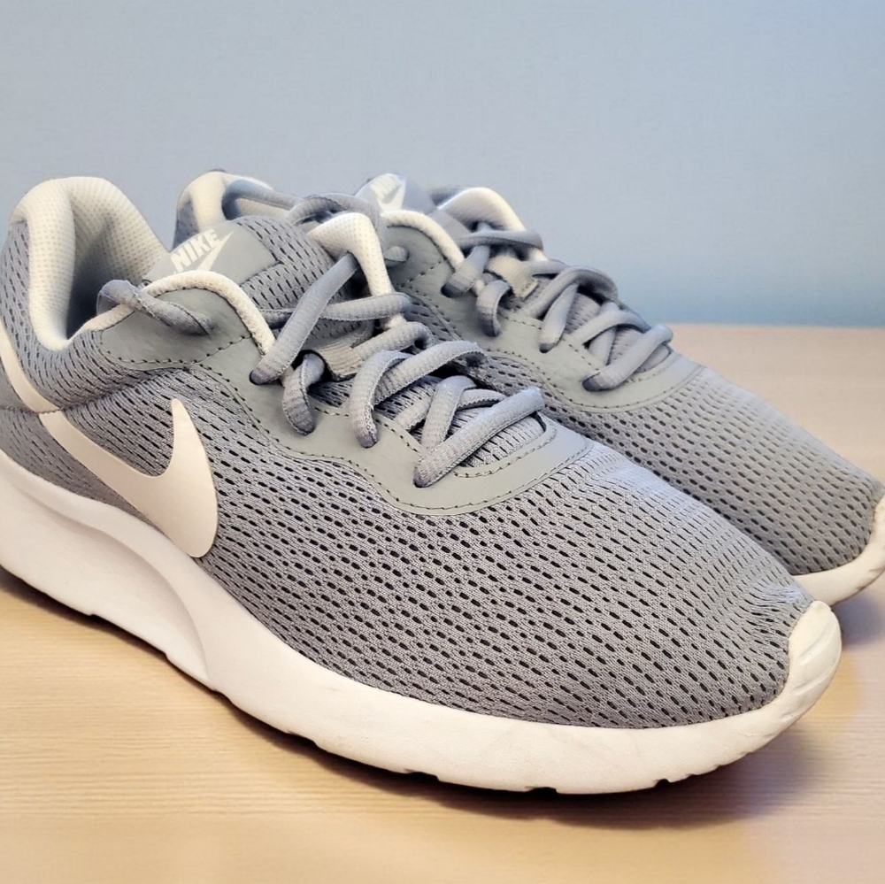 Nike Women's Tanjun Wide in Wolf Grey/ White Sneakers Shoes size 8